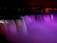 Ngọn thác Niagara đột nhiên chuyển sang màu tím huyền diệu